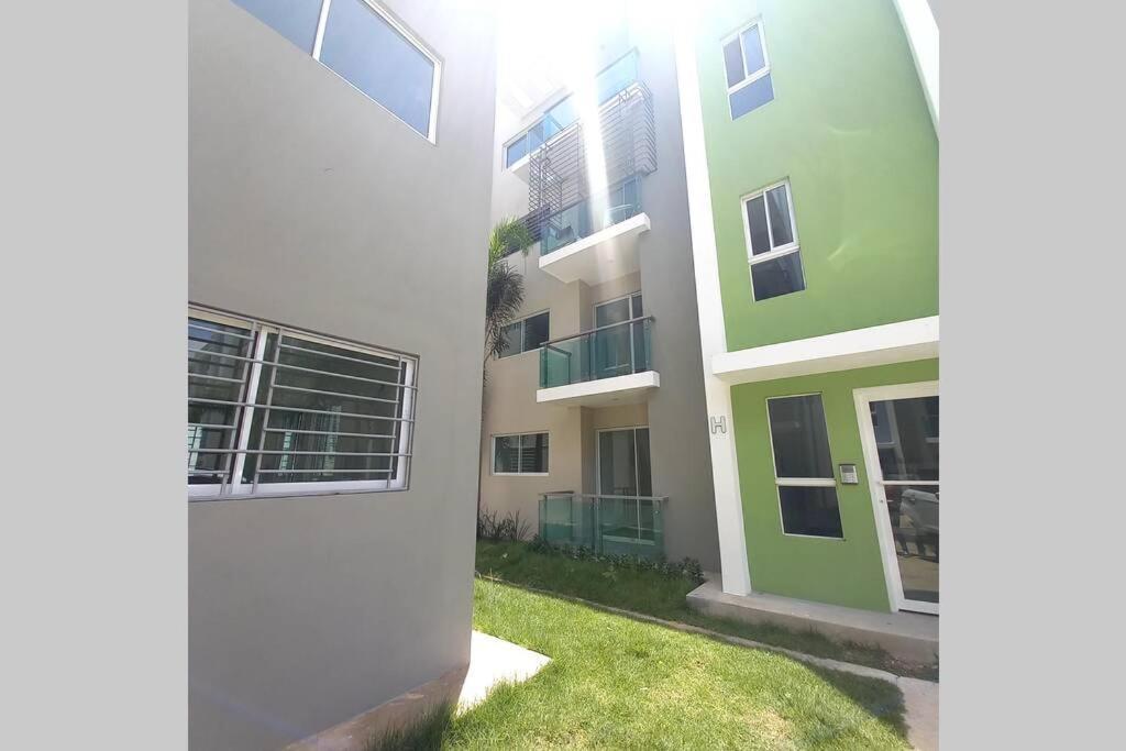 Confortable Apartamento De 3 Tres Habitaciones, Con Hermosa Vista De Area Verde, Ademas De Piscinas Y Juegos Infantiles En Area Recreativa Santiago De Los Caballeros Extérieur photo