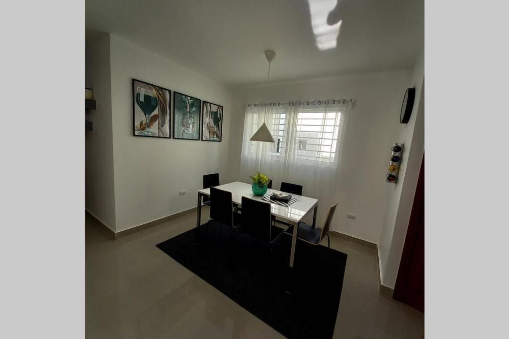 Confortable Apartamento De 3 Tres Habitaciones, Con Hermosa Vista De Area Verde, Ademas De Piscinas Y Juegos Infantiles En Area Recreativa Santiago De Los Caballeros Extérieur photo