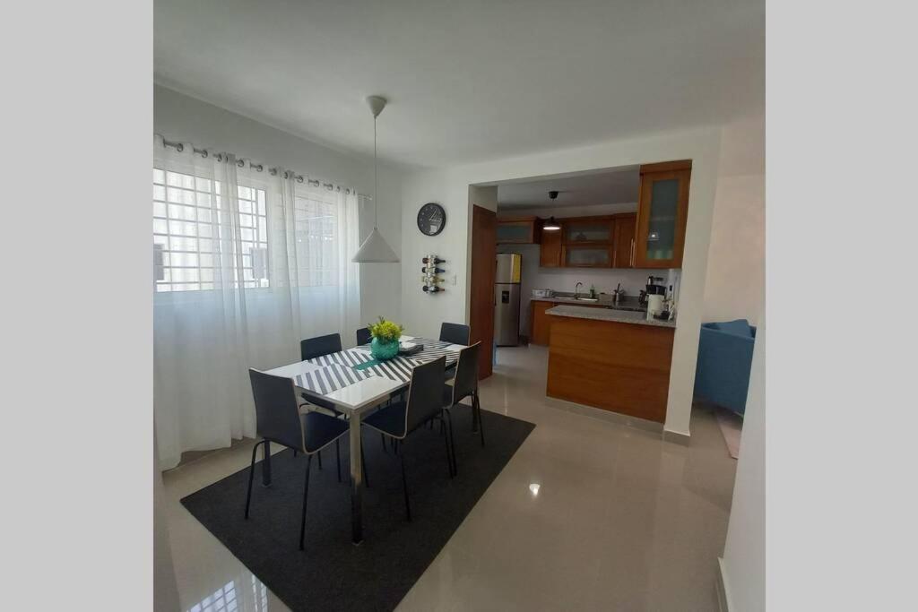 Confortable Apartamento De 3 Tres Habitaciones, Con Hermosa Vista De Area Verde, Ademas De Piscinas Y Juegos Infantiles En Area Recreativa Santiago De Los Caballeros Extérieur photo