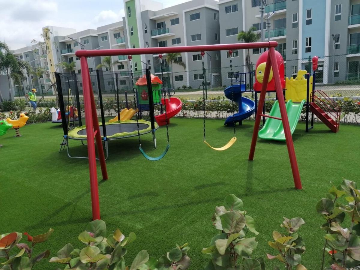 Confortable Apartamento De 3 Tres Habitaciones, Con Hermosa Vista De Area Verde, Ademas De Piscinas Y Juegos Infantiles En Area Recreativa Santiago De Los Caballeros Extérieur photo